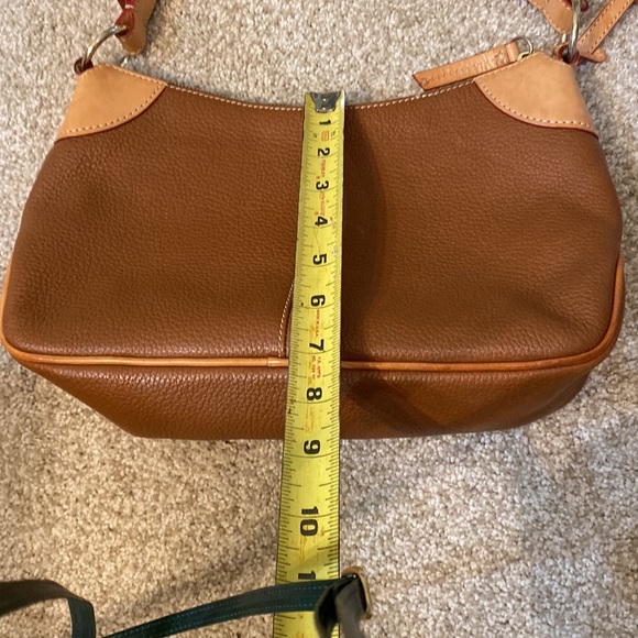 EUC Dooney and Bourke purse - Picture 16 of 17